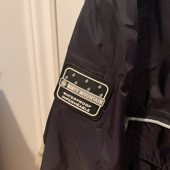 Misty mountain wind breaker - Picture 3 of 4